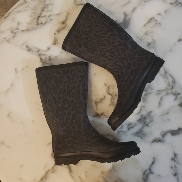 Chooka rain boots leopard, cheetah, animal print size 10 - Picture 3 of 5